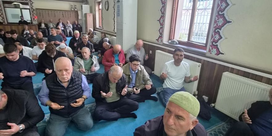 bafrada-bayram-namazi-manevi-atmosferde-kilindi-001.jpg
