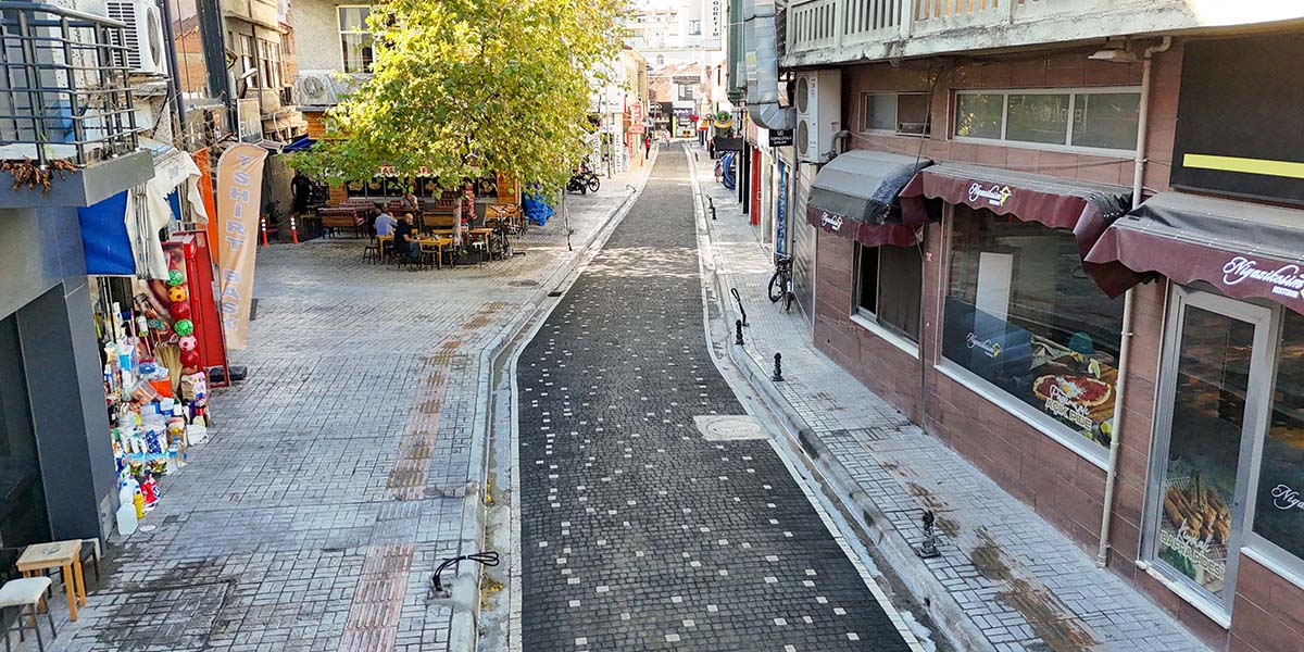 bafrada-belediye-caddesi-yenileniyor-1.jpg