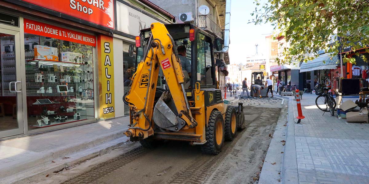 bafrada-belediye-caddesi-yenileniyor-2.jpg