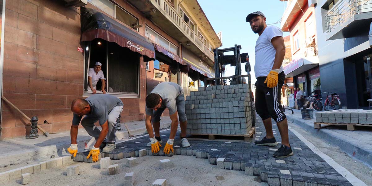 bafrada-belediye-caddesi-yenileniyor-3.jpg