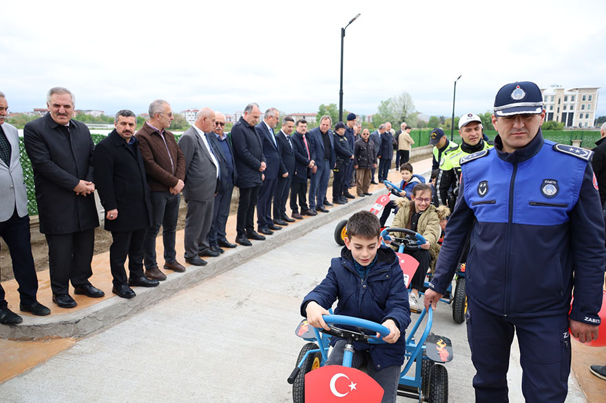 bafrada-cocuk-trafik-egitim-parki-acildi-14.jpg