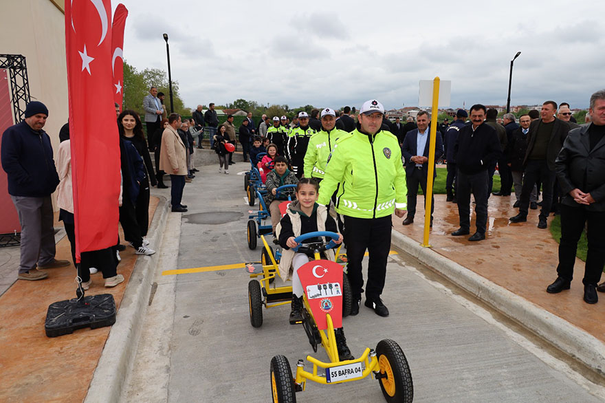 bafrada-cocuk-trafik-egitim-parki-acildi-16.jpg