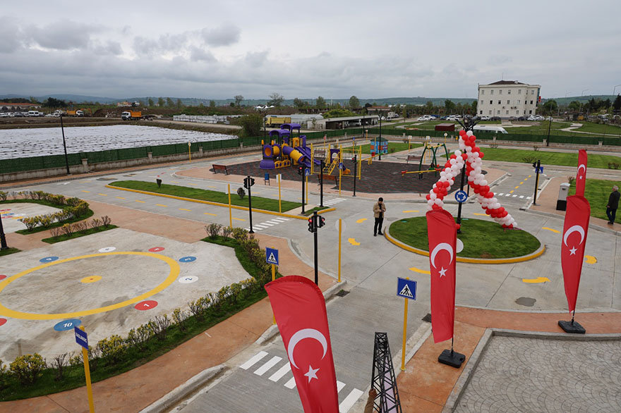 bafrada-cocuk-trafik-egitim-parki-acildi-2.jpg
