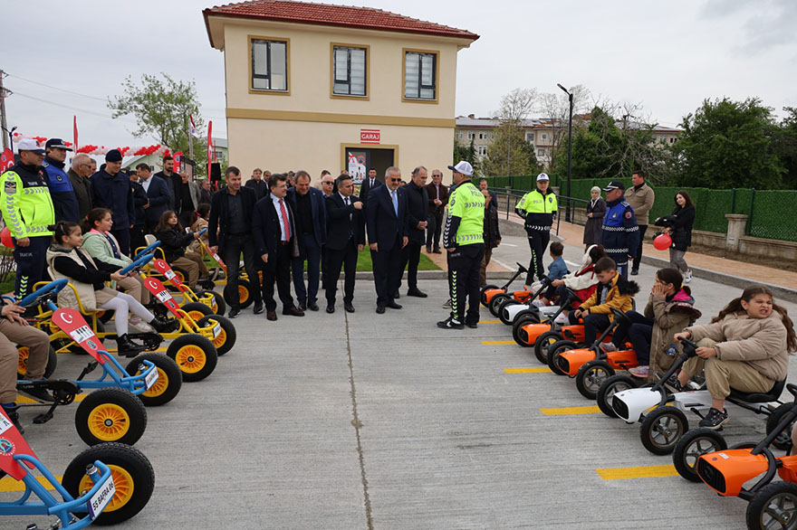 bafrada-cocuk-trafik-egitim-parki-acildi-22.jpg