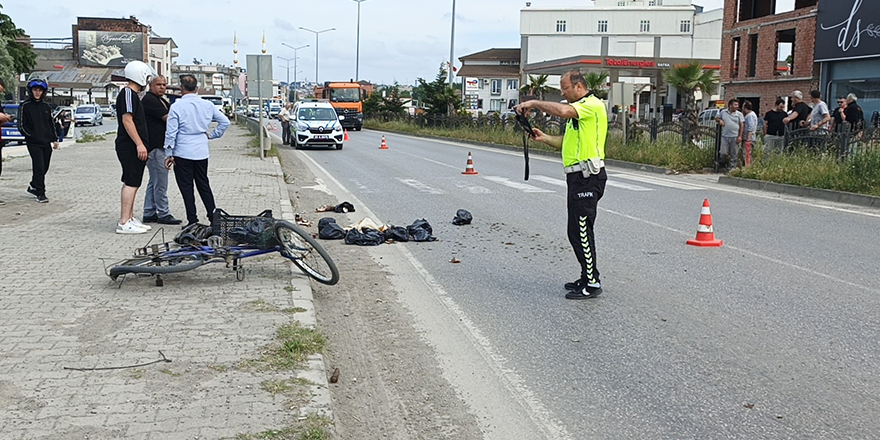 bafrada-erfelek-belediye-baskanin-makam-araci-bisikletliye-carpti-1.jpg