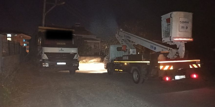 bafrada-freni-bosalan-kamyon-elektrik-diregine-carpti-2.jpg