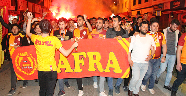 bafrada-galatasaraylilarin-sampiyonluk-kutlamalari-1.jpg