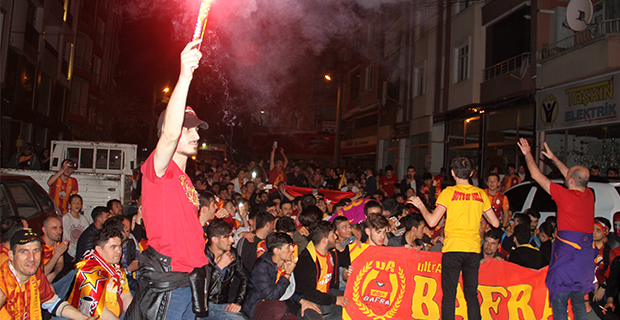 bafrada-galatasaraylilarin-sampiyonluk-kutlamalari-5.jpg