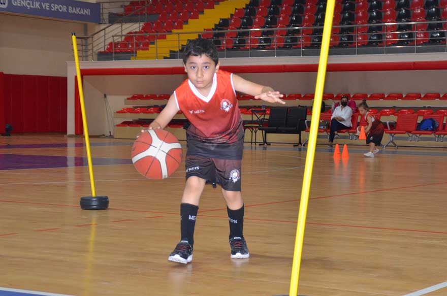 bafrada-gelecegin-basketbolculari-yetisiyor-3.jpg