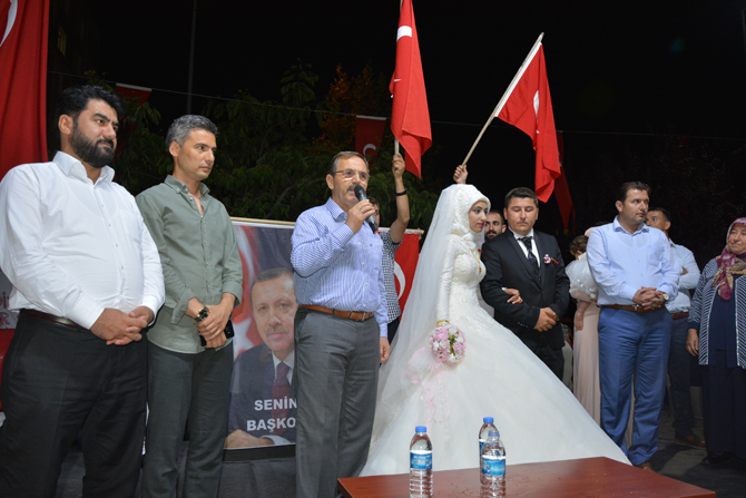 bafrada-gelin-damat-demokrasi-nobetinde-001.jpg