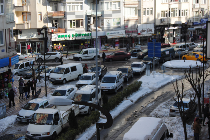 bafrada-gelisi-guzel-park-trafigi-felc-etti-003.JPG