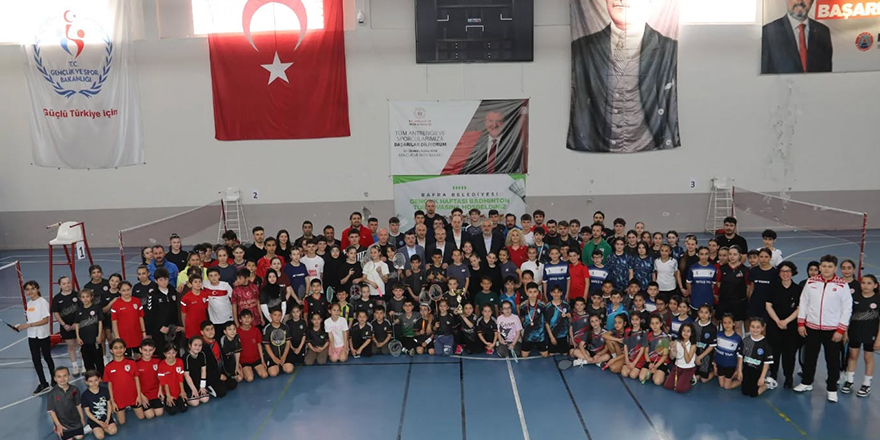 bafrada-genclik-haftasi-badminton-heyecani-2.jpg