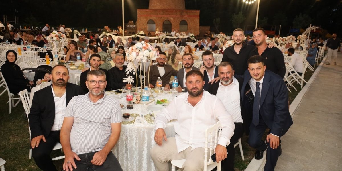 bafrada-gorkemli-dugun-damla-ve-serdar-demirden-bir-omurluk-evet-003.jpg