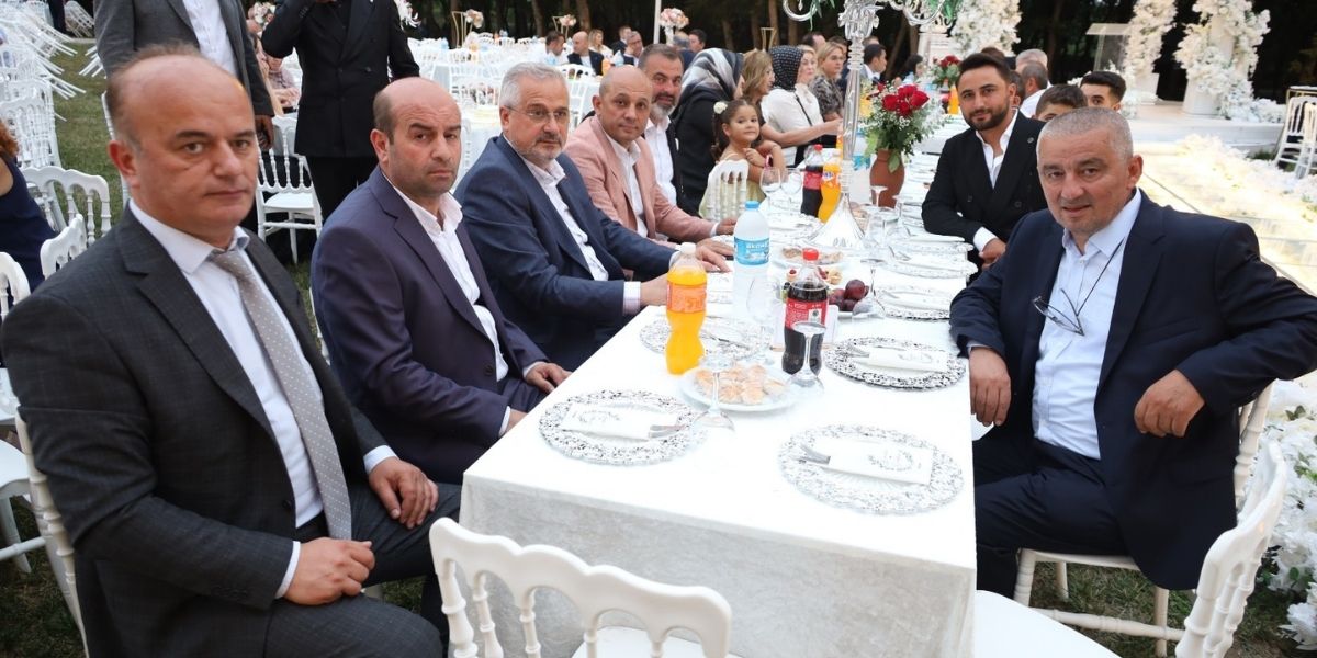 bafrada-gorkemli-dugun-damla-ve-serdar-demirden-bir-omurluk-evet-005.jpg