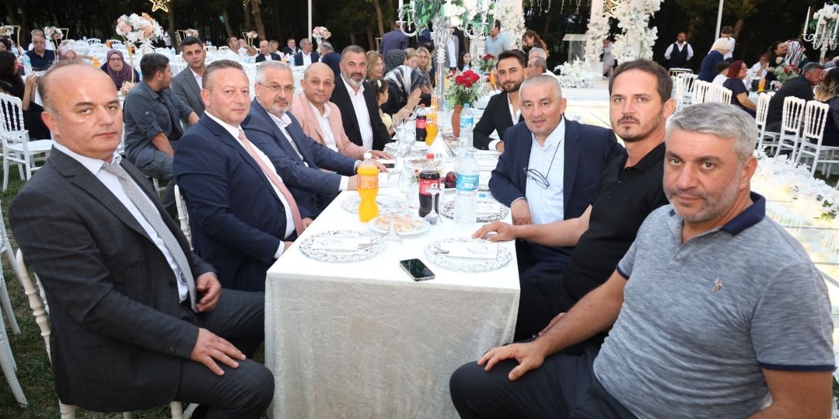 bafrada-gorkemli-dugun-damla-ve-serdar-demirden-bir-omurluk-evet-008.jpg