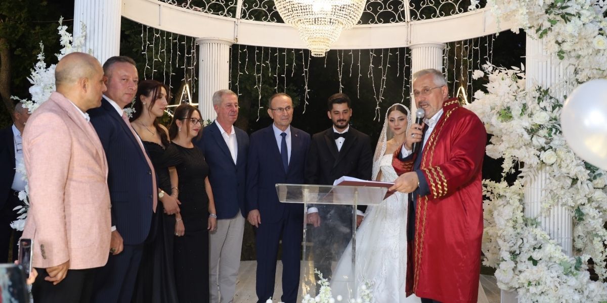 bafrada-gorkemli-dugun-damla-ve-serdar-demirden-bir-omurluk-evet.jpg