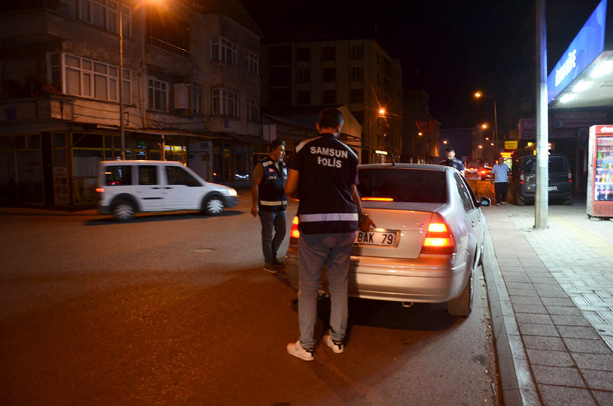 bafrada-huzur-operasyonu-silah-ve-uyusturucu-ele-gecirildi-2.jpg