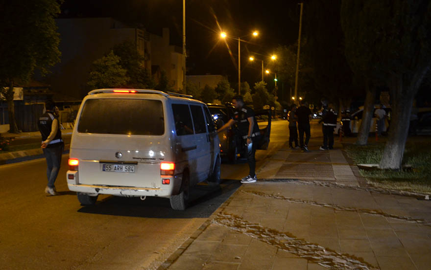 bafrada-huzur-operasyonu-silah-ve-uyusturucu-ele-gecirildi-3.jpg