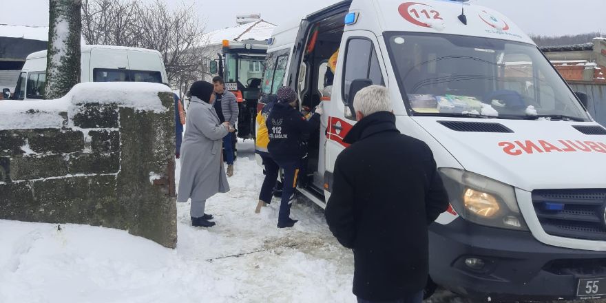 bafrada-kapanan-yollar-belediye-ekipleri-tarafindan-aciliyor-001.jpg