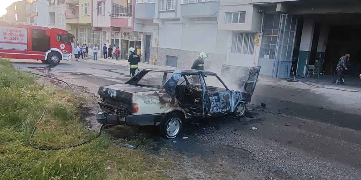 bafrada-kaporta-dukkaninda-yangin-panigi-2.jpg