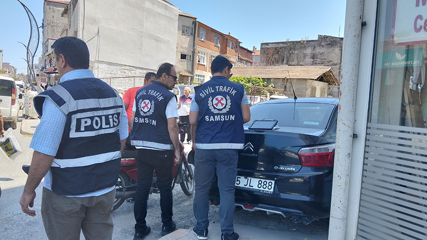 bafrada-kasksiz-ve-ehliyetsiz-suruculere-ceza-3.jpg