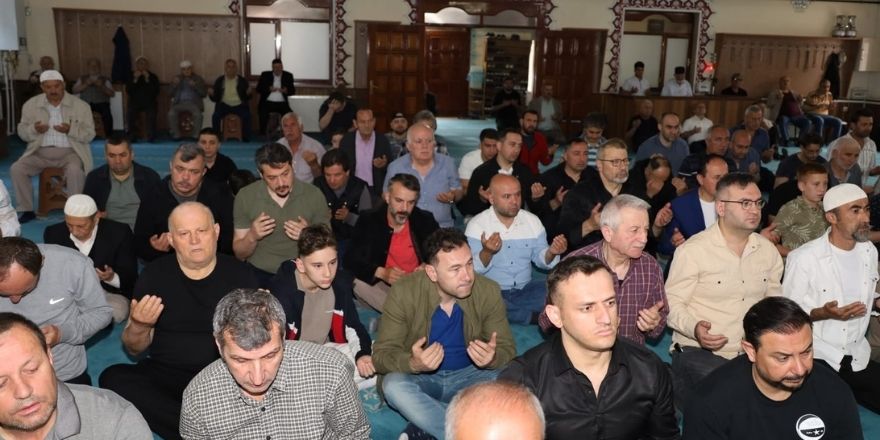 bafrada-kurban-bayrami-namazi-husu-ve-coskuyla-eda-edildi-001.jpg