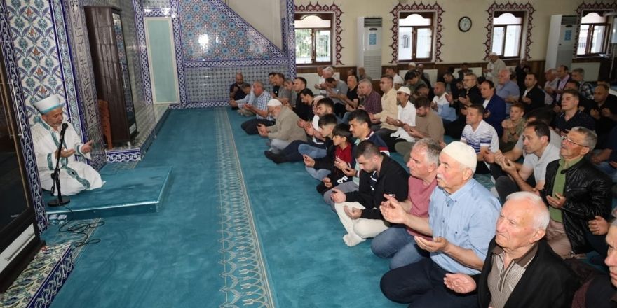 bafrada-kurban-bayrami-namazi-husu-ve-coskuyla-eda-edildi-002.jpg