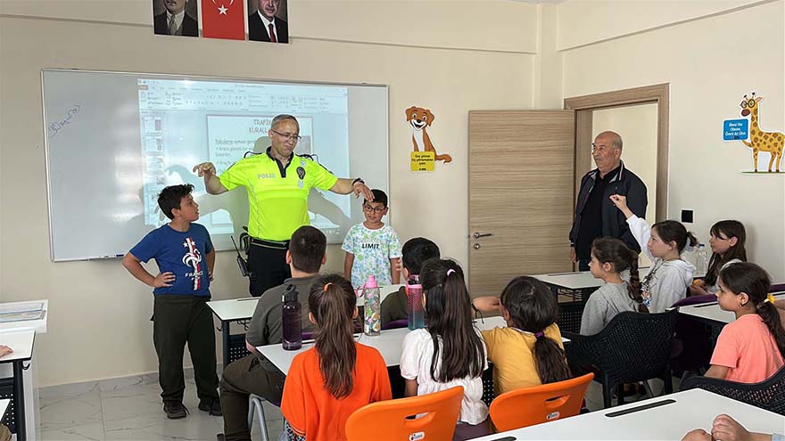 bafrada-minikler-trafigi-bu-parka-ogreniyor-005.jpg