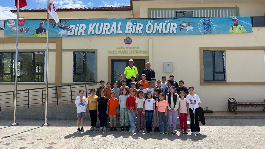 bafrada-minikler-trafigi-bu-parka-ogreniyor-008.jpg