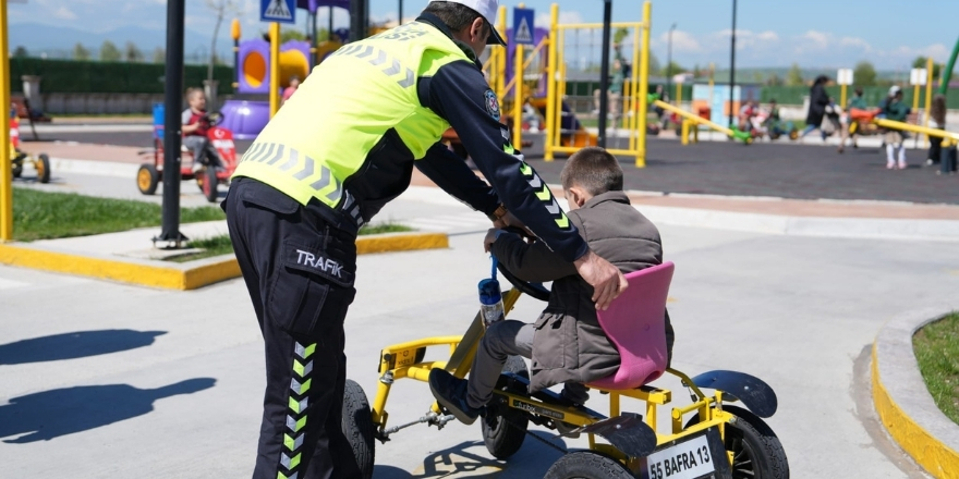 bafrada-miniklere-trafik-egitimi-750-ogrenci-bilinclendirildi.jpg