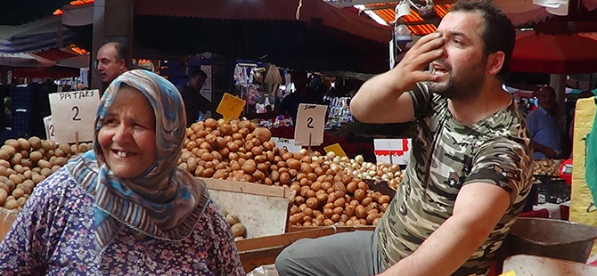 bafrada-pazar-yeri-cepleri-yakiyor-1.jpg