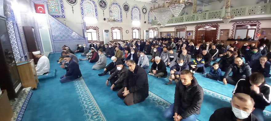 bafrada-ramazan-bayram-namazi-husu-icinde-kilindi-1.jpg