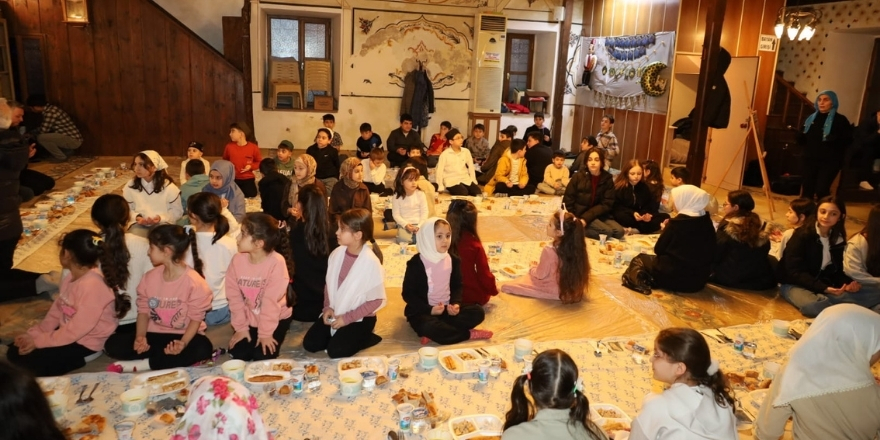 bafrada-ramazan-bereketi-tayyarpasa-camiinde-cocuklarla-paylasildi-3.jpg