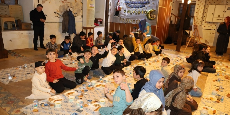 bafrada-ramazan-bereketi-tayyarpasa-camiinde-cocuklarla-paylasildi-7.jpg