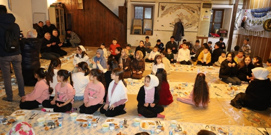 bafrada-ramazan-bereketi-tayyarpasa-camiinde-cocuklarla-paylasildi-8.jpg