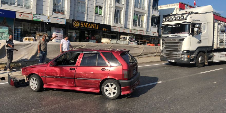 bafrada-samsun-sinop-yolu-uzerinde-meydana-gelen-kazada-maddi-hasar-meydana-geldi-002.jpg