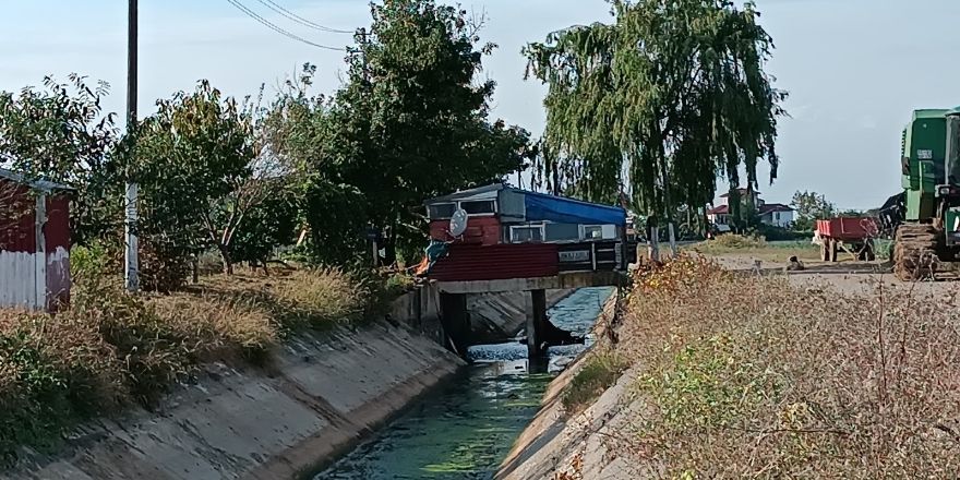 bafrada-sulama-kanali-uzerindeki-baraka-dikkat-cekti-2.jpg