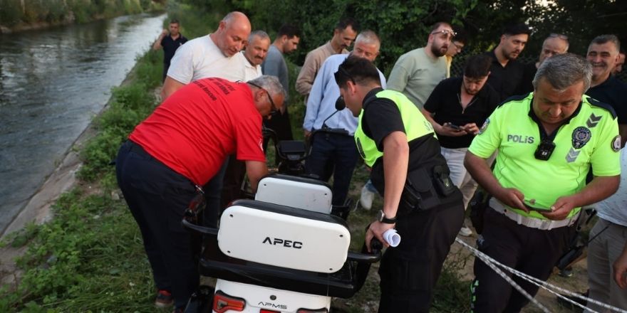 bafrada-sulama-kanalina-dusen-elektrikli-bisiklet-ve-surucusu-kurtarildi-001.jpg