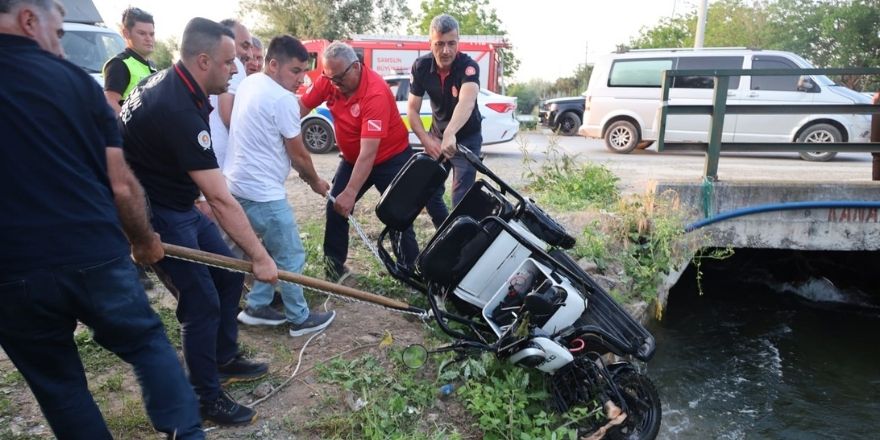 bafrada-sulama-kanalina-dusen-elektrikli-bisiklet-ve-surucusu-kurtarildi-003.jpg