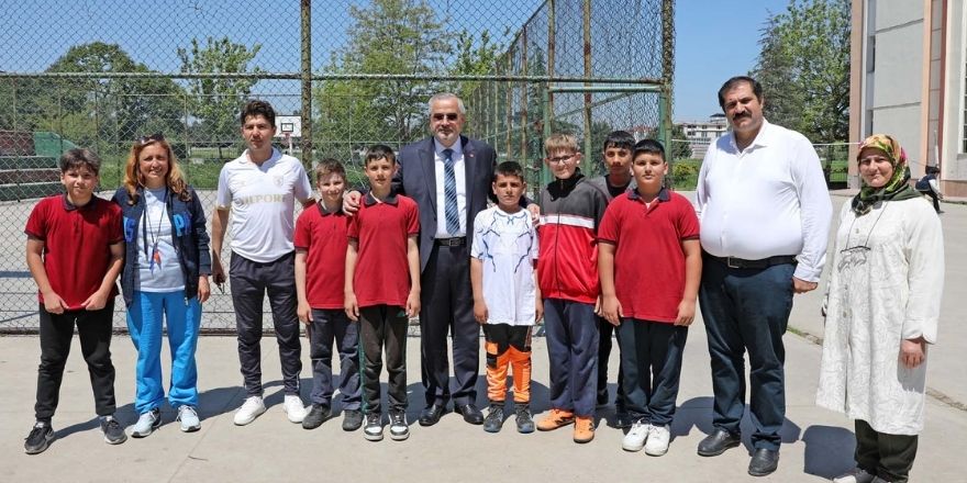 bafrada-tarih-yazan-cocuklar-projesiyle-40-bin-kitap-ogrencilere-ulastirildi-001.jpg