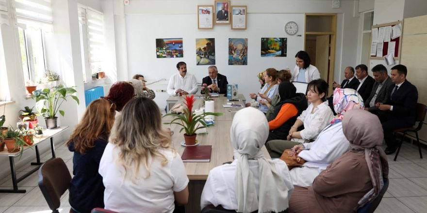 bafrada-tarih-yazan-cocuklar-projesiyle-40-bin-kitap-ogrencilere-ulastirildi-006.jpg