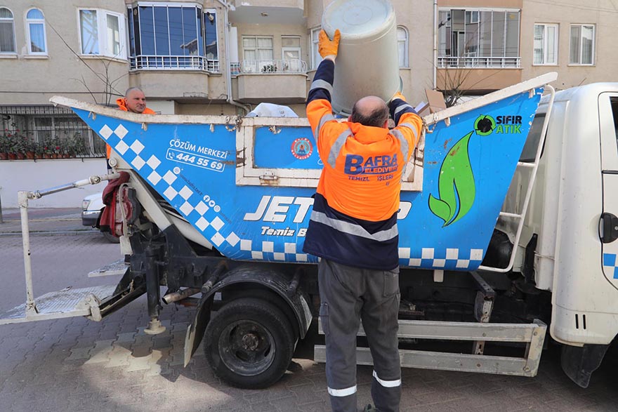 bafrada-temizlik-ve-cevre-hizmetlerinde-buyuk-calisma-2.jpg