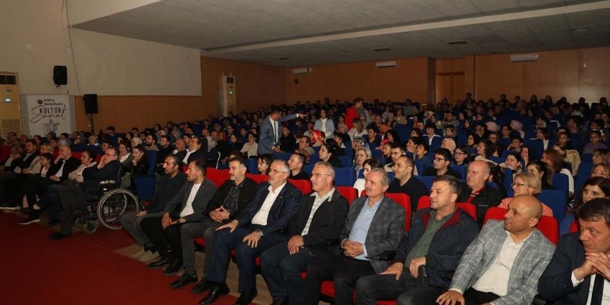 bafrada-tiyatro-ruzgari-kahvede-senlik-var-ayakta-alkislandi-002.jpg