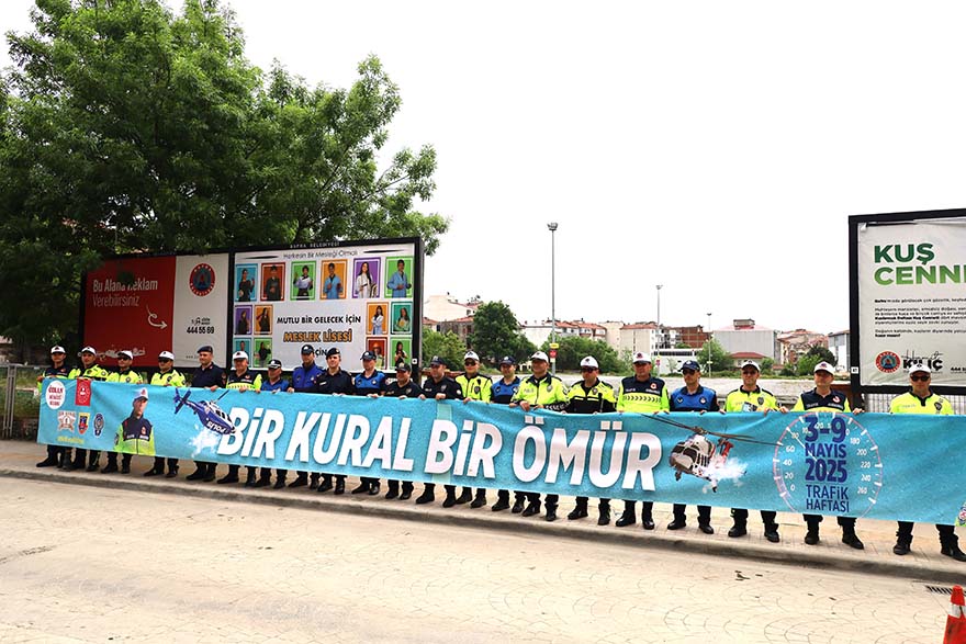 bafrada-trafik-haftasinda-bir-kural-bir-omur-etkinligi-1.jpg