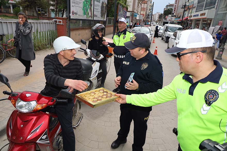 bafrada-trafik-haftasinda-bir-kural-bir-omur-etkinligi-13.jpg