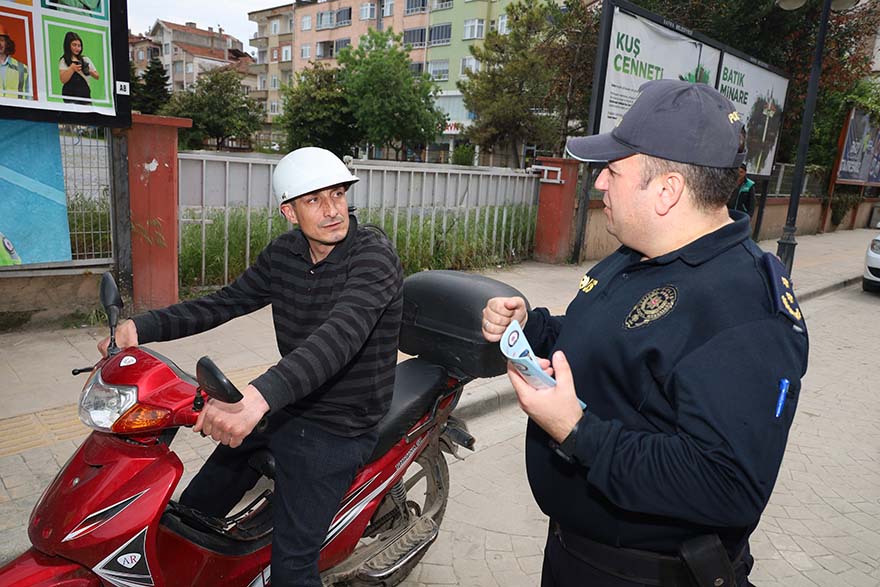 bafrada-trafik-haftasinda-bir-kural-bir-omur-etkinligi-14.jpg