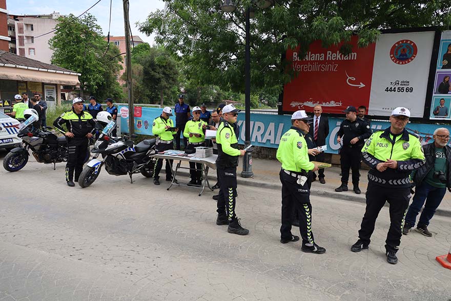 bafrada-trafik-haftasinda-bir-kural-bir-omur-etkinligi-17.jpg