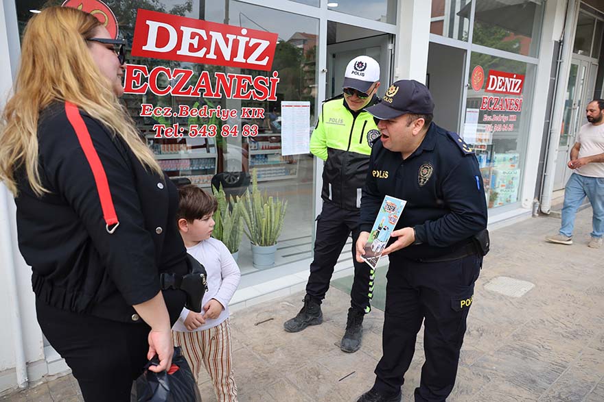 bafrada-trafik-haftasinda-bir-kural-bir-omur-etkinligi-24.jpg