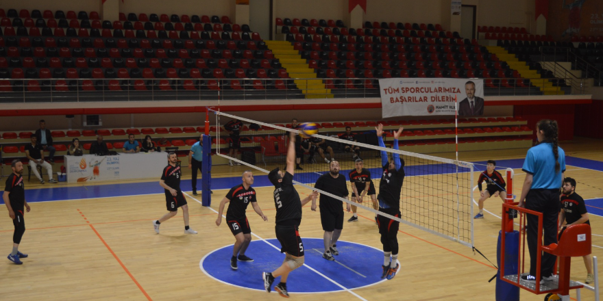 bafrada-voleybol-turnuvasi-devam-ediyor-002.png