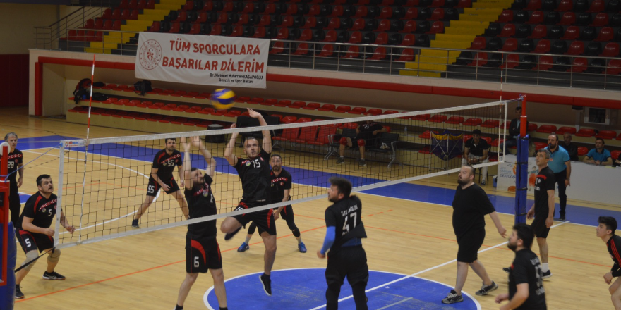 bafrada-voleybol-turnuvasi-devam-ediyor-012.png